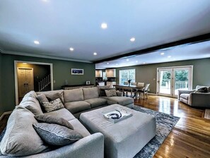 TV, fireplace, books, offices - Charming Bar Harbor Home w/ Fire Pit & Trails (Bar Harbor)