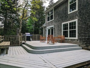 Outdoor dining - Charming Bar Harbor Home w/ Fire Pit & Trails (Bar Harbor)