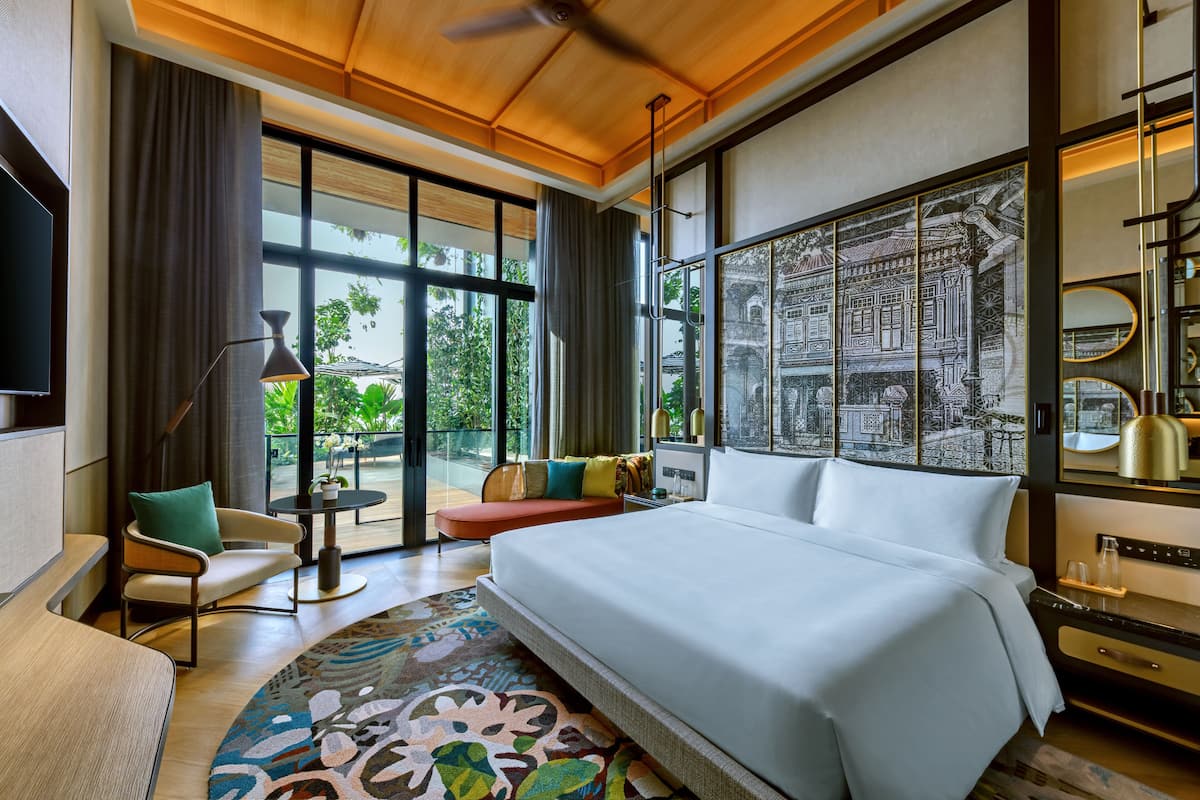 Grand kamer, 1 kingsize bed, terras | Een minibar, een kluis op de kamer, een bureau, een laptopwerkplek