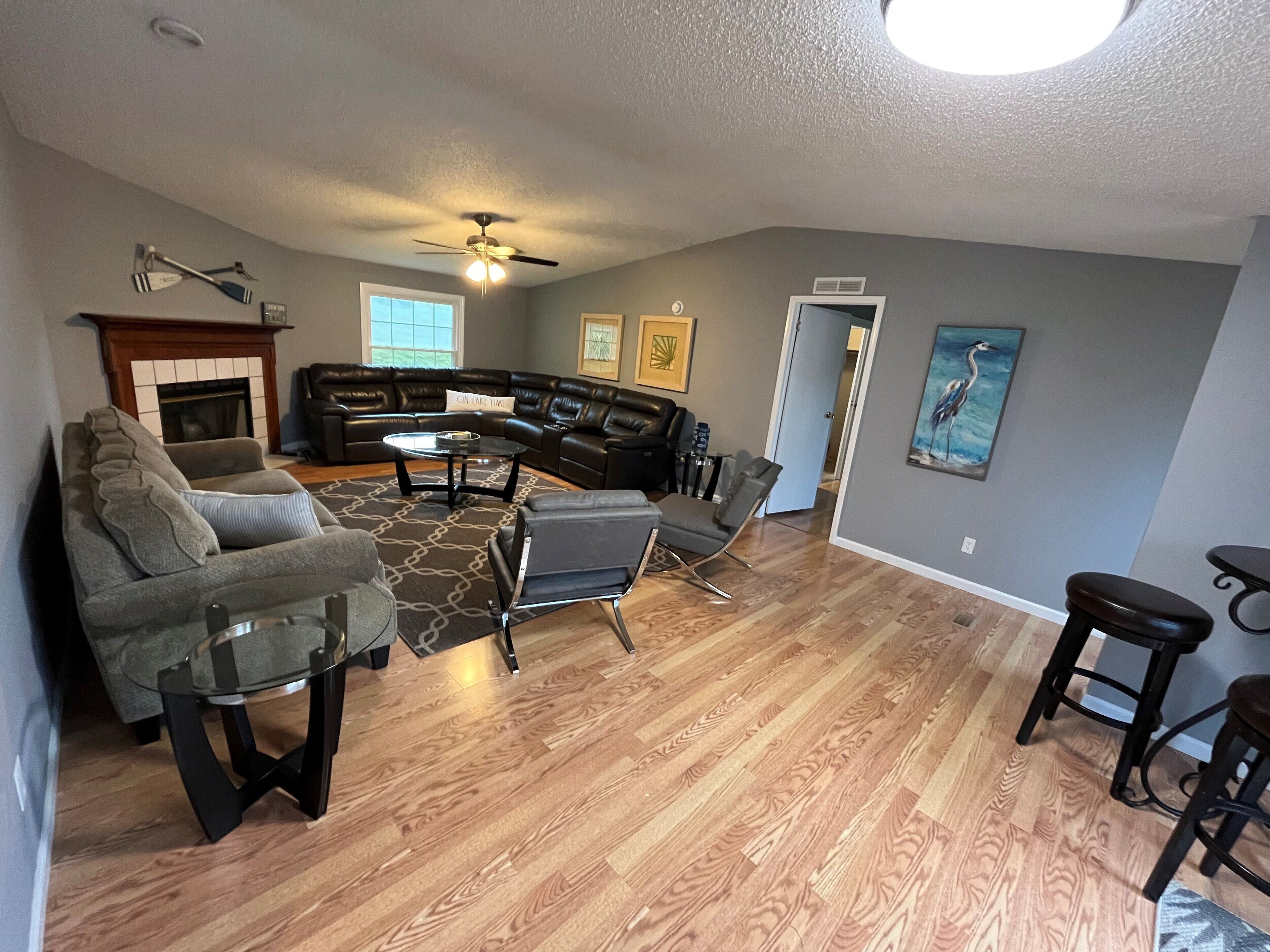 Norris Lake front house with flat lot and no stairs to dock! New listing