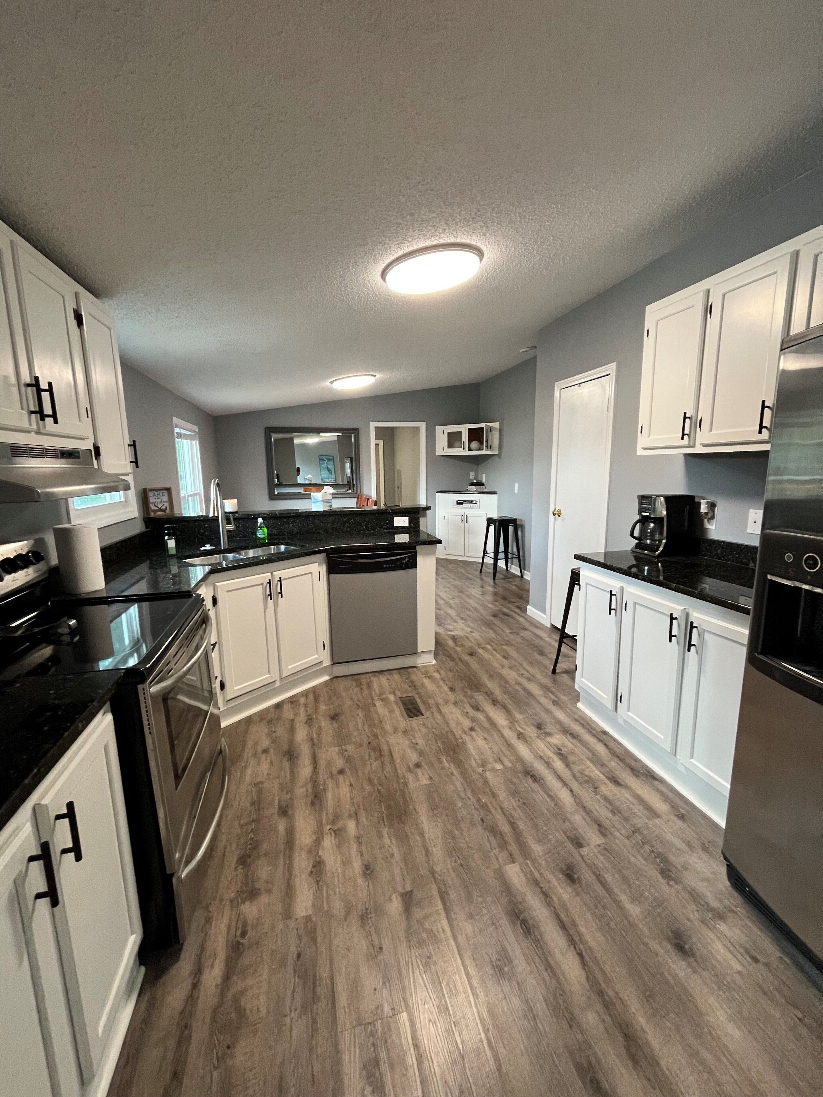 Norris Lake front house with flat lot and no stairs to dock! New listing