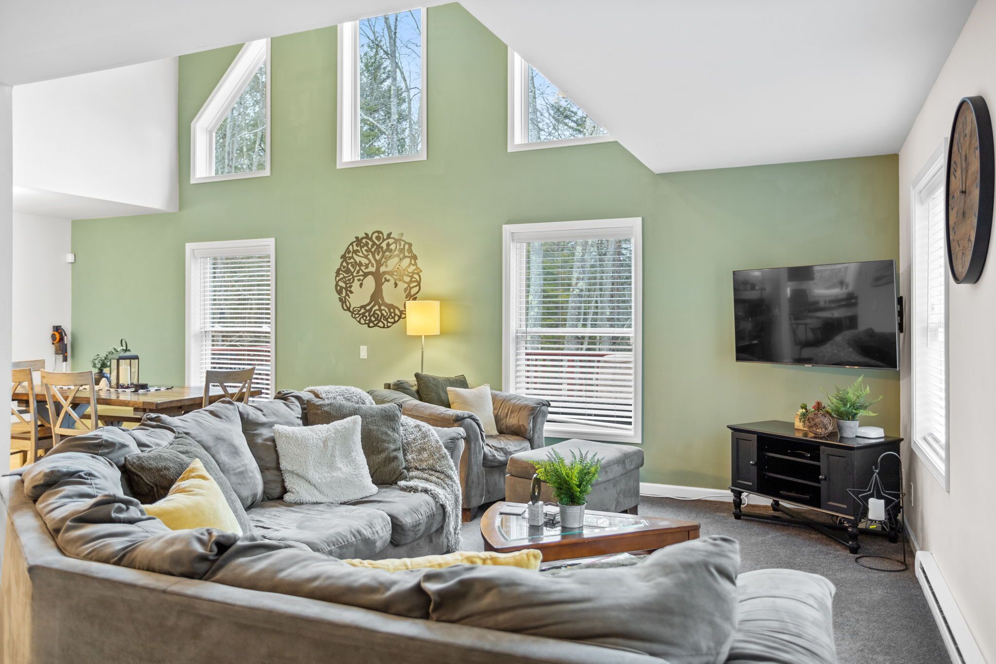 Arrowhead Lake Retreat with golf cart, large deck and fire pit