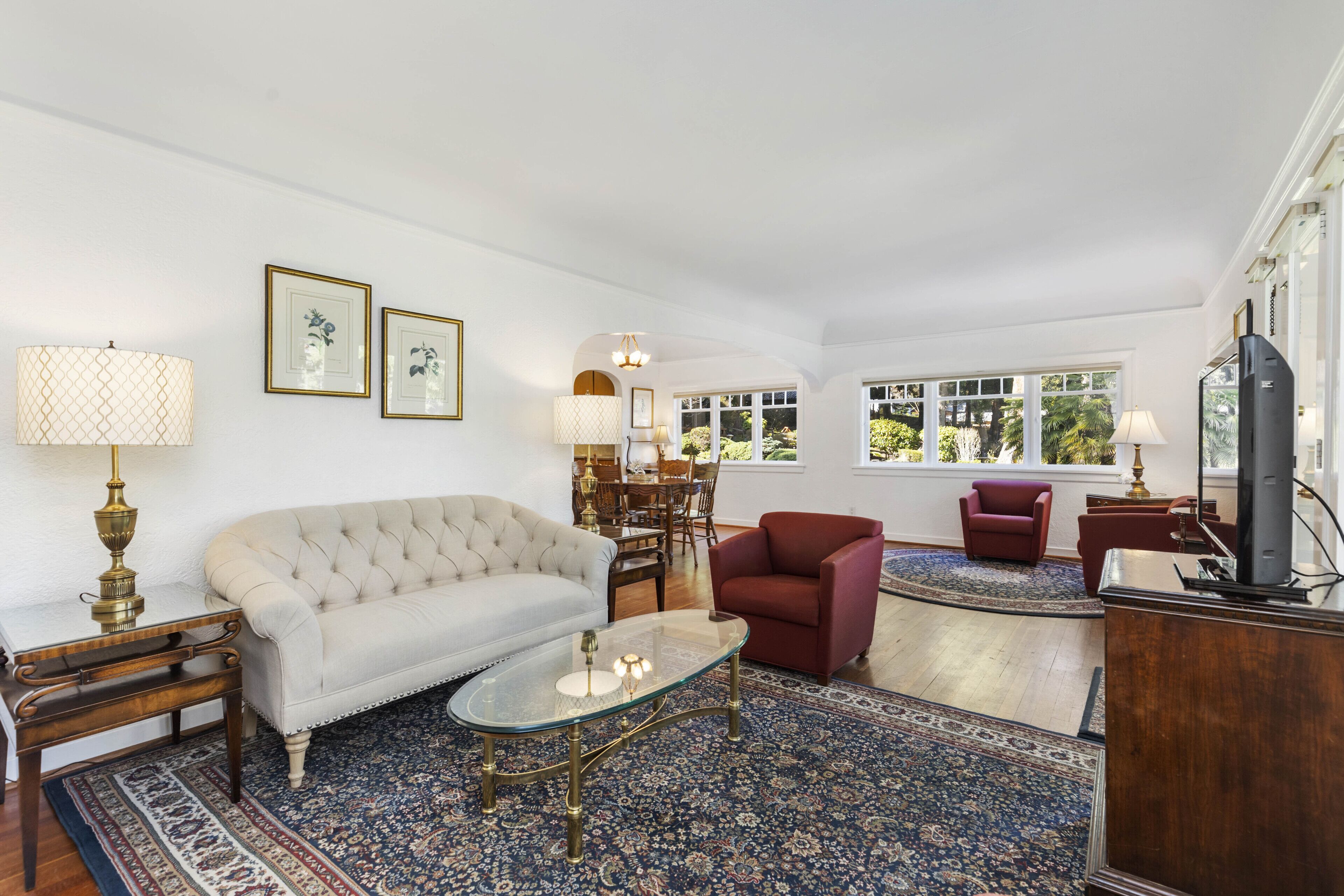 The Lake House - hot tub, waterfront