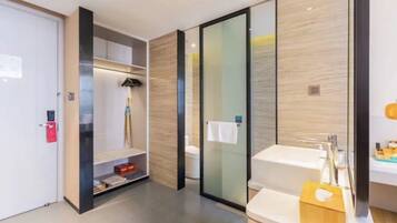 Business Single Room | Blackout drapes, iron/ironing board, free WiFi, bed sheets