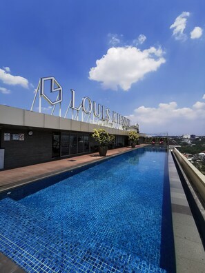 Outdoor pool - Warhol Residences Simpang Lima (Semarang)