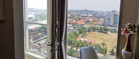 Pemandangan kota dari properti