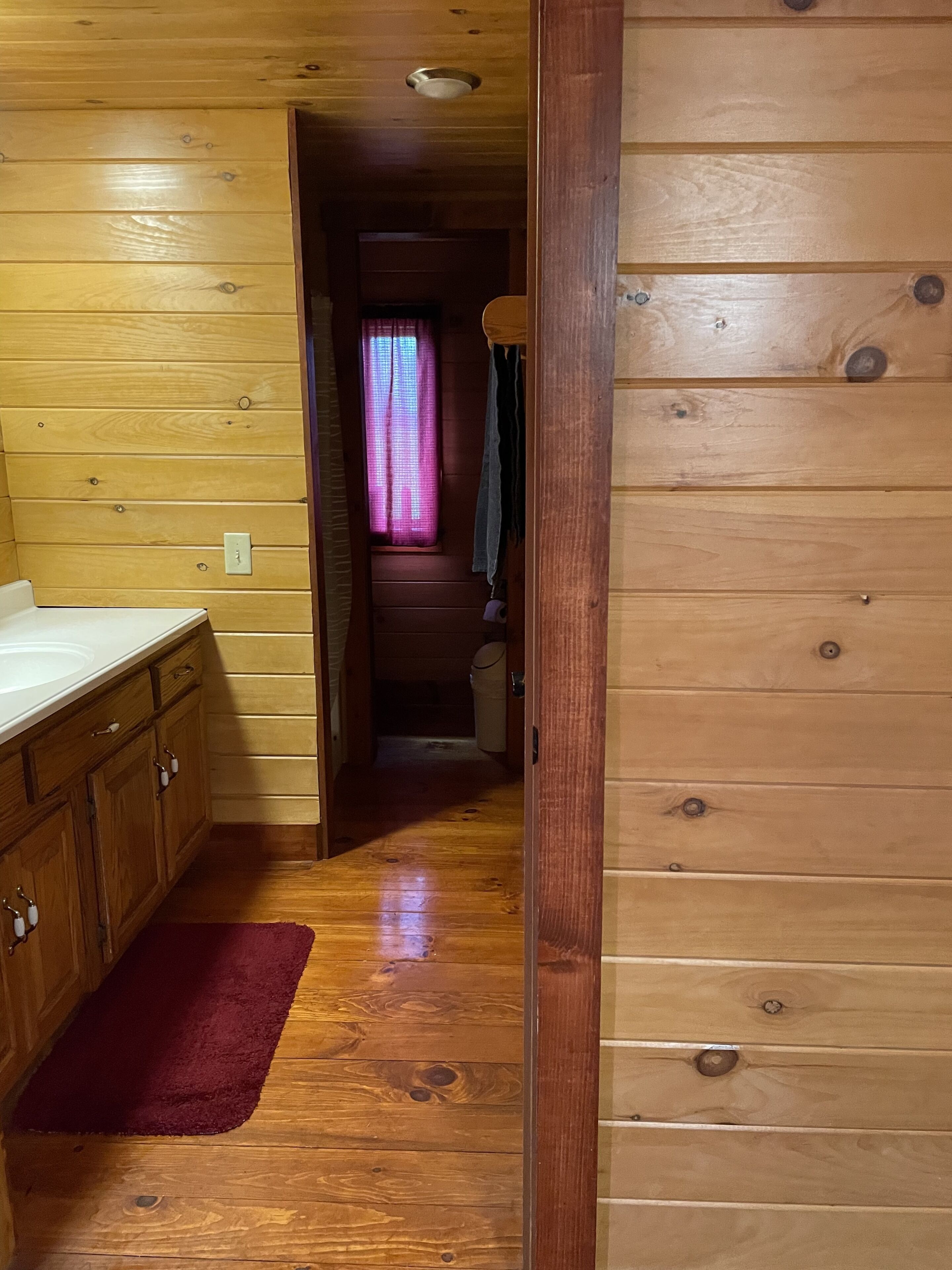 Rustic Cabin with beautiful Views!