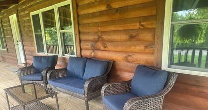 Rustic Cabin with beautiful Views!