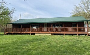 Exterior - Rustic Cabin with beautiful Views! (Beaumont)