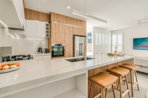 Essence Peregian- Saltbush 5 Bedroom Luxury Home