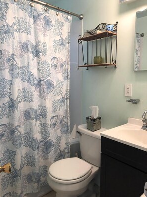 Bathroom - 3 bedroom accommodation in Beach Haven Gardens (Beach Haven Gardens)