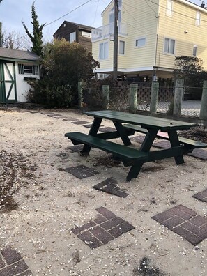 Outdoor dining - 3 bedroom accommodation in Beach Haven Gardens (Beach Haven Gardens)