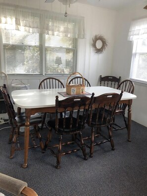 Dining - 3 bedroom accommodation in Beach Haven Gardens (Beach Haven Gardens)