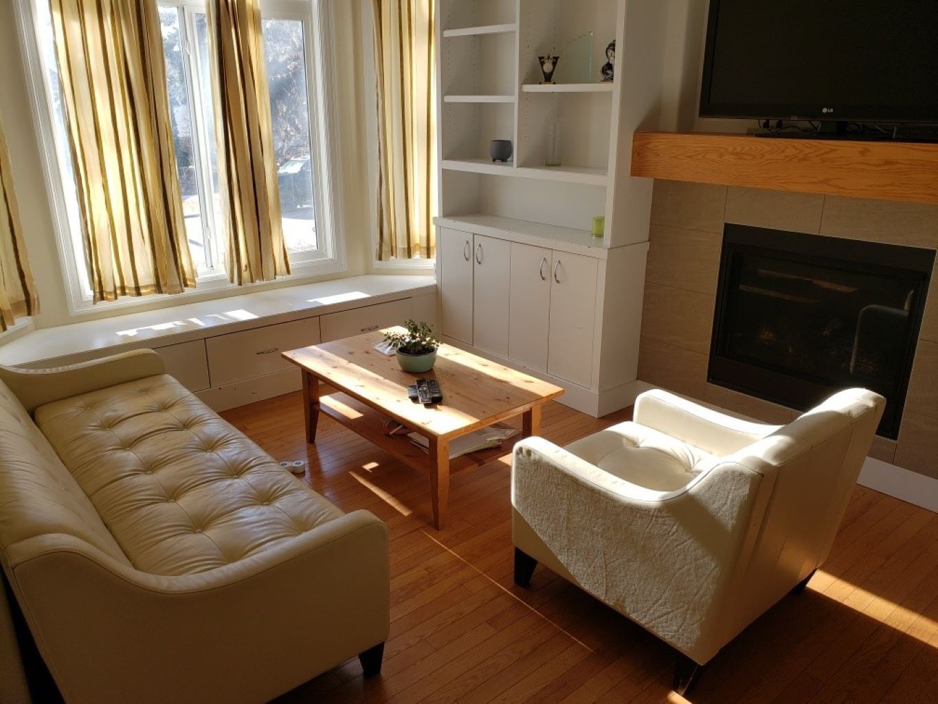 Bright and airy modern home in historic Highlands neighbourhood