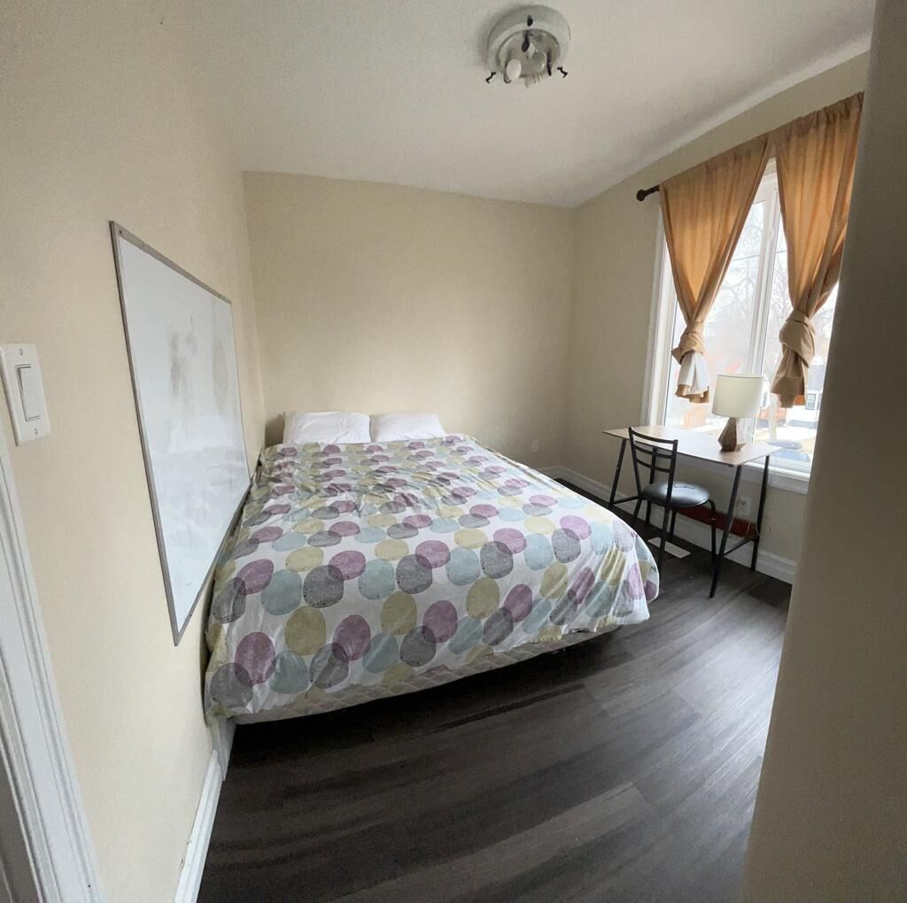 Bright and airy modern home in historic Highlands neighbourhood