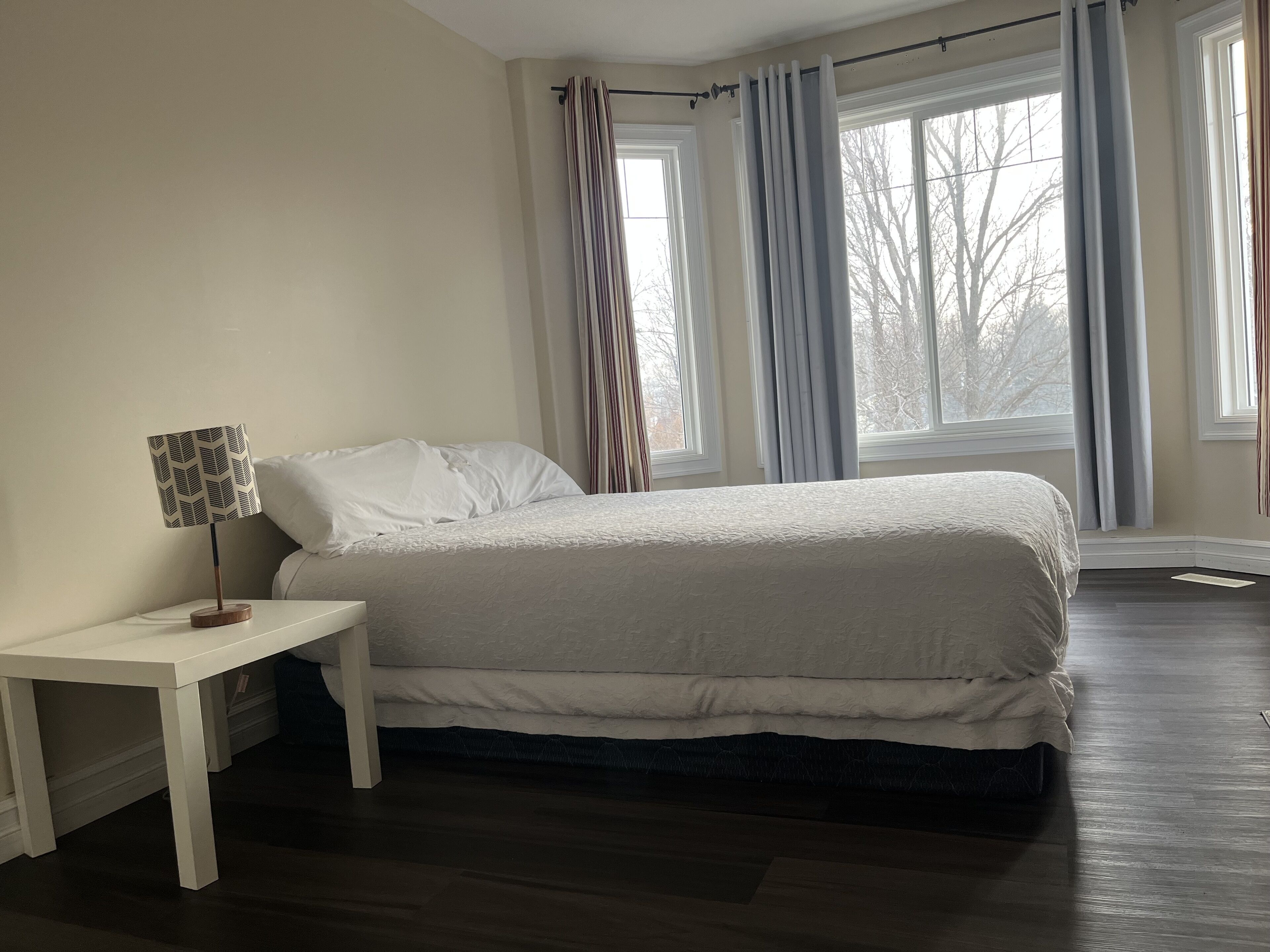 Bright and airy modern home in historic Highlands neighbourhood