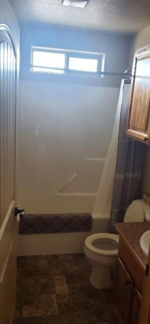 Shower, hair dryer, towels, soap - Buttes best stay and play (Butte)