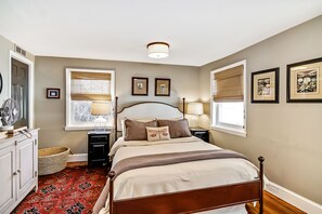 4 bedrooms, desk, iron/ironing board, WiFi