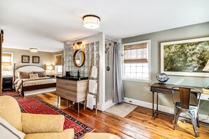 4 habitaciones, escritorio, tabla de planchar con plancha y wifi 