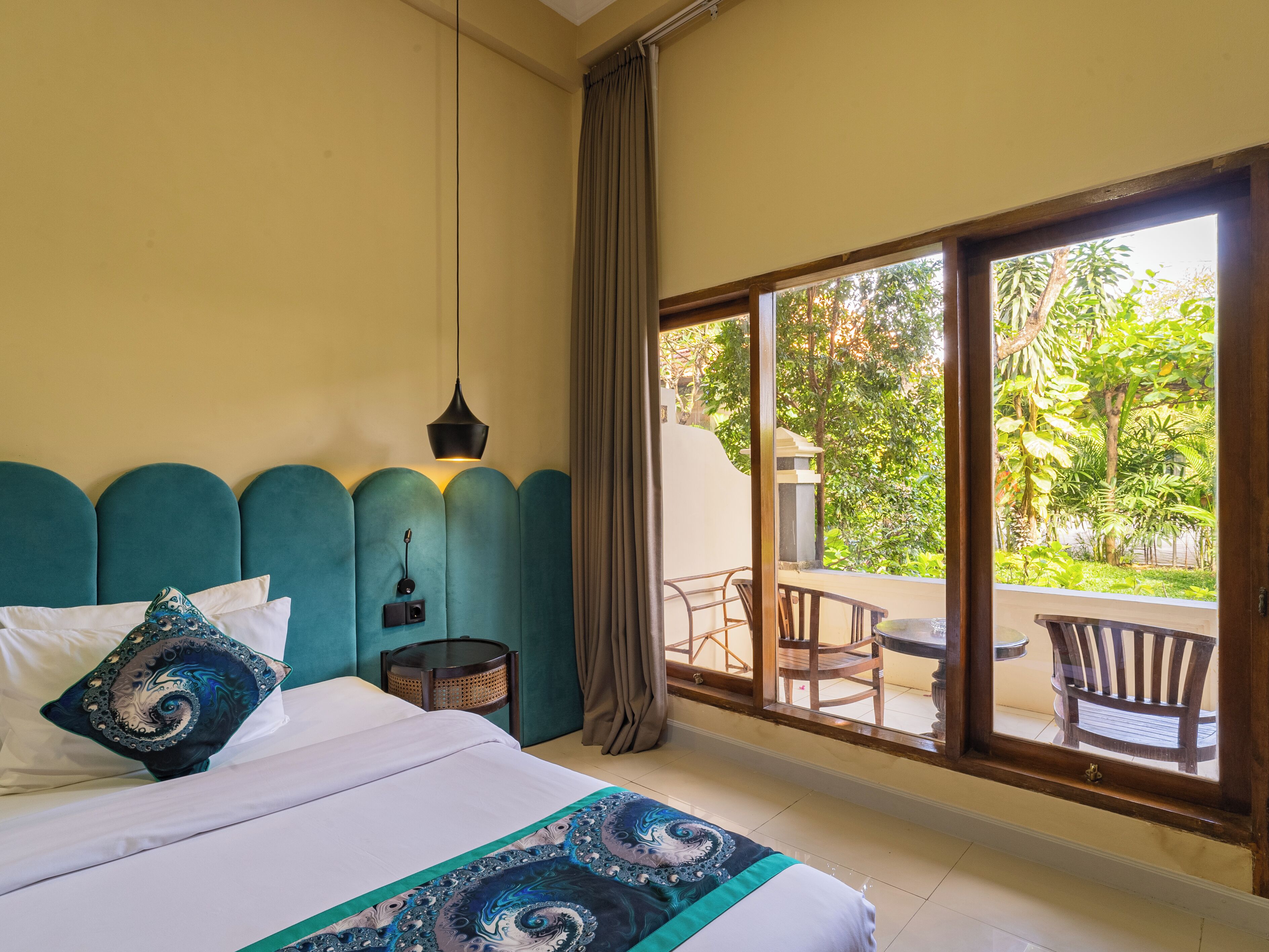 Minibar, escritorio, sistema de insonorización y wifi gratis 