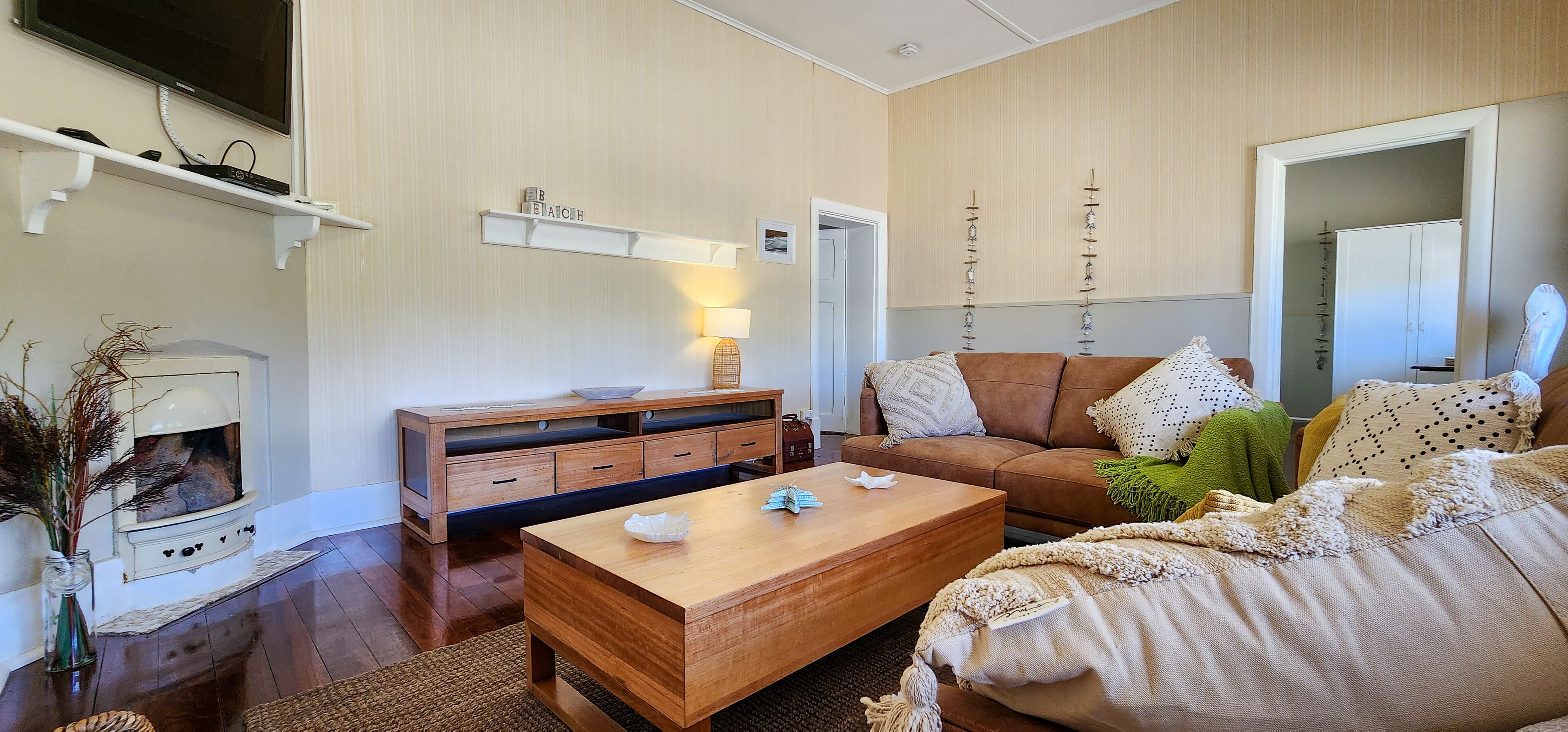 Absolute Waterfront Holiday Home