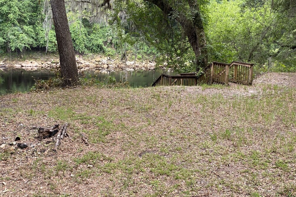 Campsite is locate on the suwannee river. Has power, water and RV hook up!