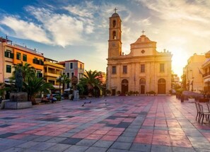 Exterior - Beautiful 65 sqm 2-Bed Apt in Chania with Parking (Chania)