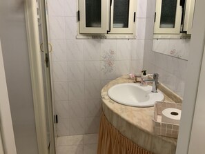 Bathtub