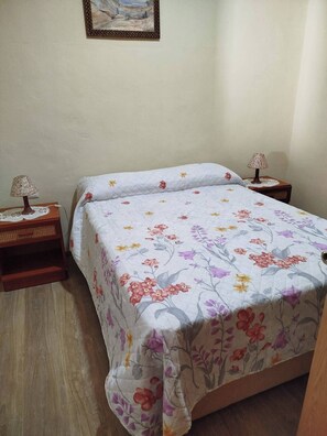 2 bedrooms, WiFi - Casa do Rosa - Sleeps 6 - Parking - WiFi (Santana de Cambas)