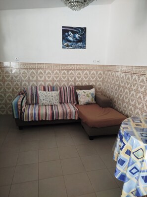 TV - Casa do Rosa - Sleeps 6 - Parking - WiFi (Santana de Cambas)