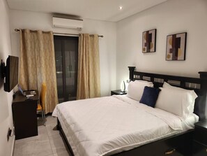 2 bedrooms, WiFi, bed sheets - Luxurious & Comfy Gem-5 Star Location-Pools, Gym! (Accra)
