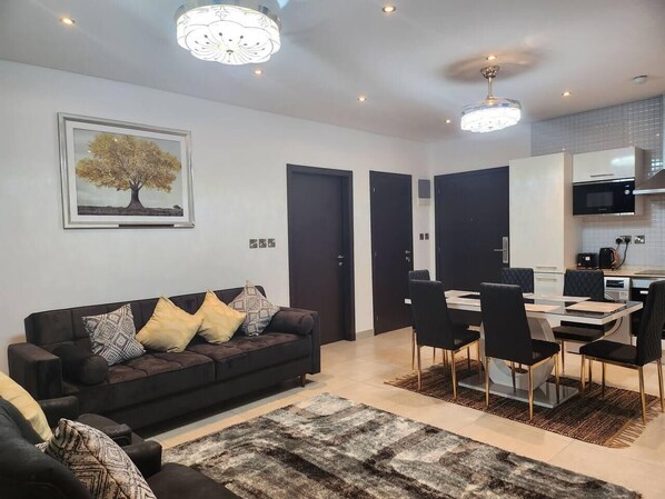 Interior - Luxurious & Comfy Gem-5 Star Location-Pools, Gym! (Accra)