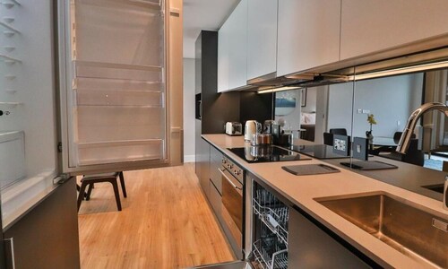 Apartment - Sleeps 4 - Parking - Pool