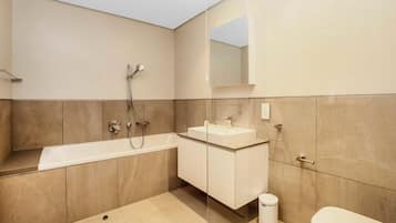 Ensemble douche/baignoire, serviettes fournies