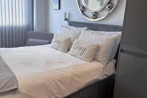 1 غرفة نوم ومكواة/لوح كي وواي فاي وملاءات أسرّة