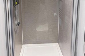 تجهيزات دش، مجففات شعر، مناشف