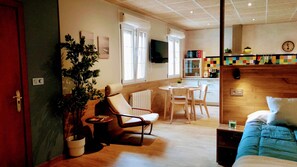 1 habitación, tabla de planchar con plancha, wifi gratis y ropa de cama 