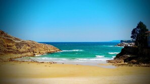 Una playa cerca