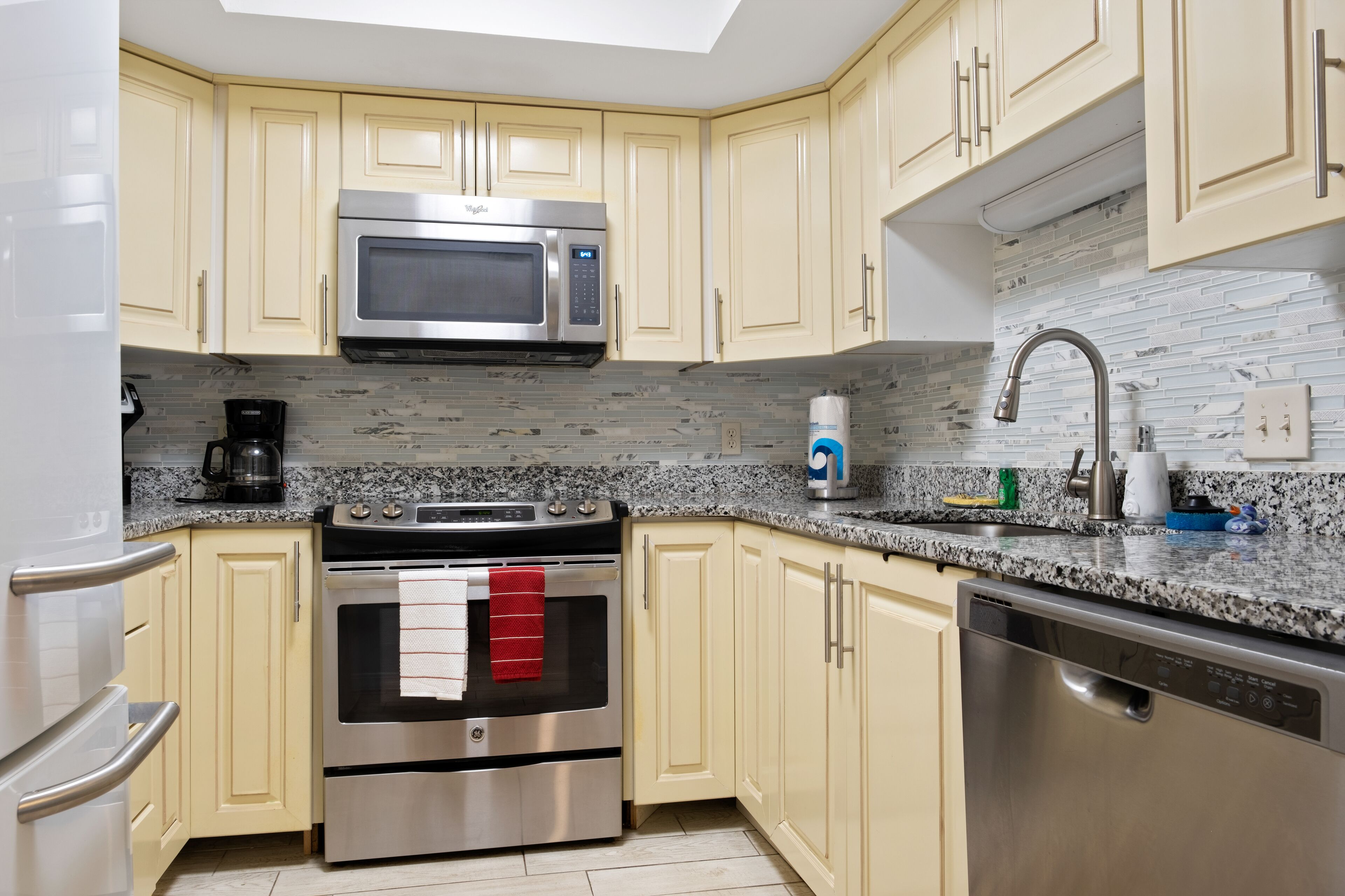 Family and Pet Friendly 2BR Townhome by the Beach