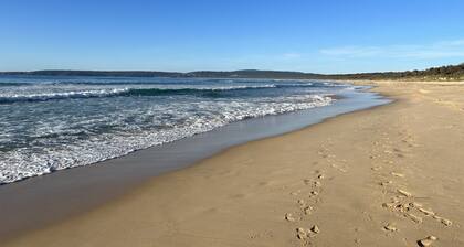 location location 5min walk to beach, lake, restaurants and shops