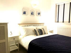 2 dormitorios, tabla de planchar con plancha, wifi y ropa de cama