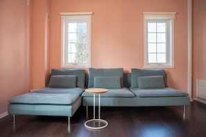 32-inch flat-screen TV with digital channels, TV - THE GARNET HIGASHIKAWA (Higashikawa)