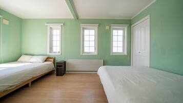 3 bedrooms, desk, free WiFi, bed sheets