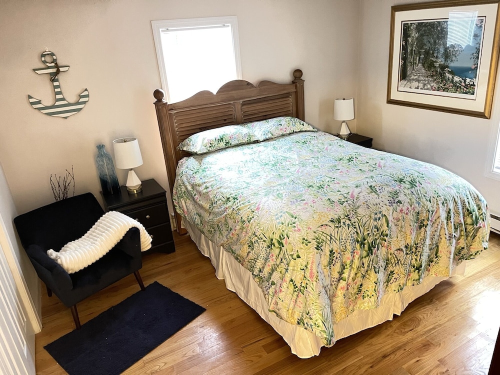 Seaside Home on Mere Point, walk to Paul's Marina, Kayak from Rocky Beach Brunswick Vrbo