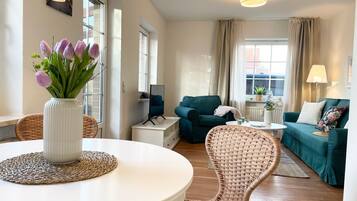 Télévision, table de tennis de table, chaßne hi-fi