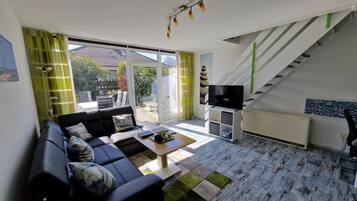 TV, DVD player, table tennis, stereo