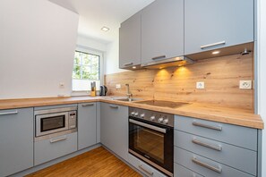 Refrigerador, microondas, horno, placa de cocina