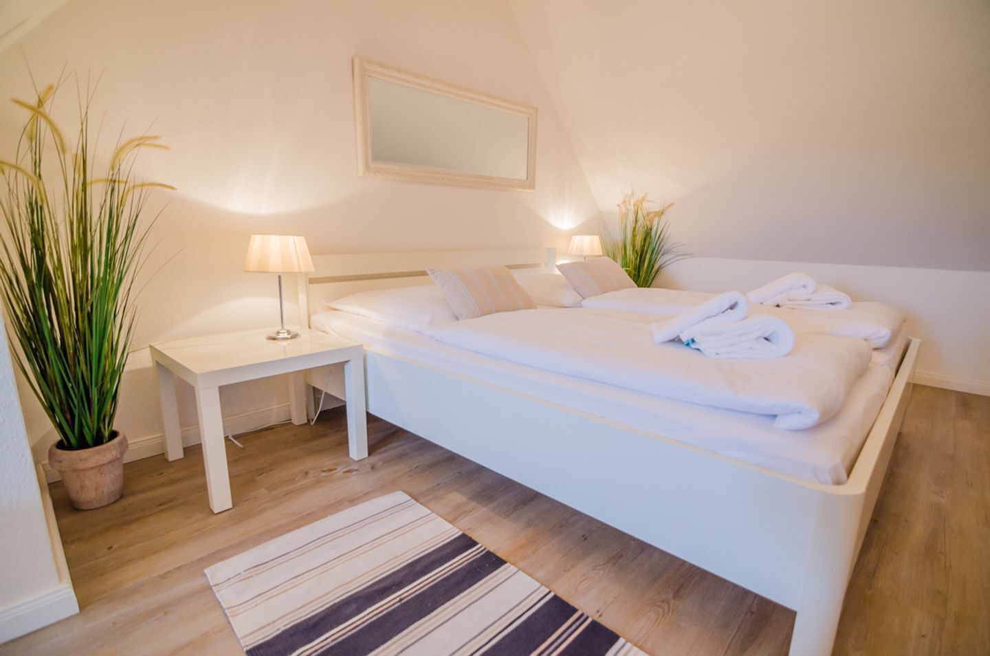 1 bedroom, desk, WiFi, bed sheets