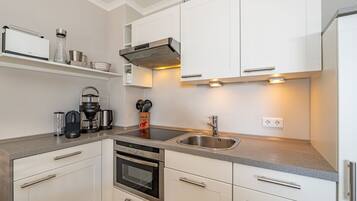 Refrigerador, microondas, horno, placa de cocina