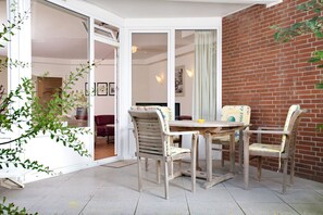 Unclassified image, 5 of 26, button